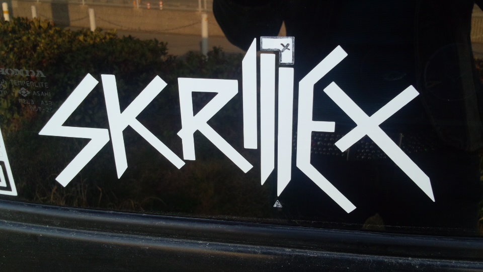 Skrillex スクリレックス のステッカー ２色展開 Kawack Sticker